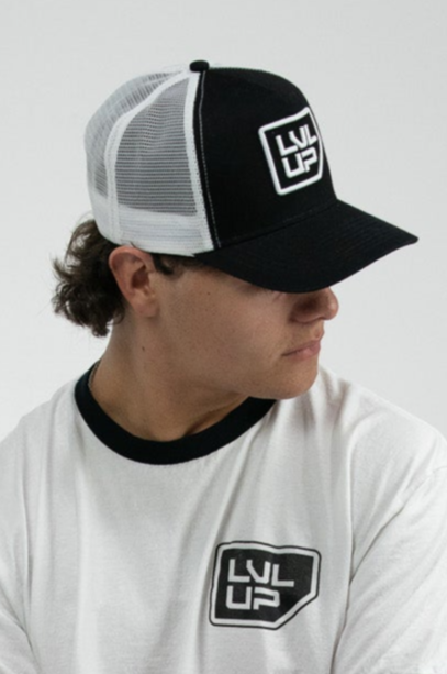 BLACK PLUG TRUCKER HAT