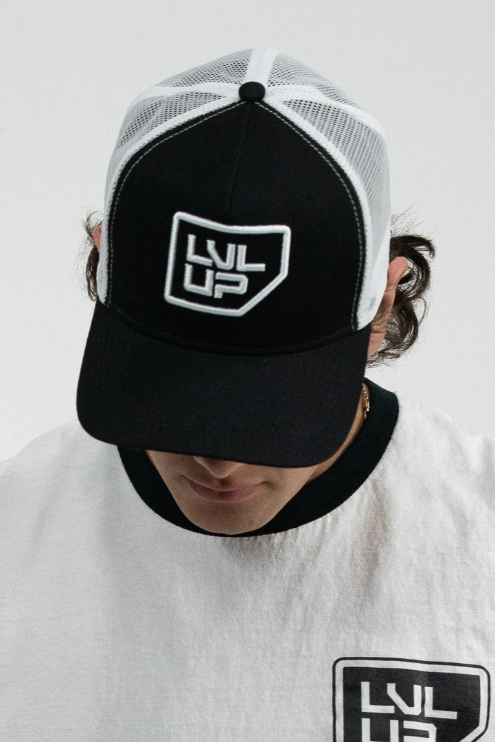 BLACK PLUG TRUCKER HAT