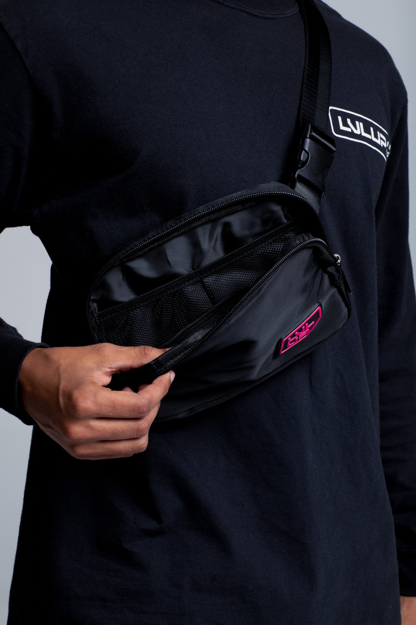 PIXEL PINK PLUG WAIST BAG